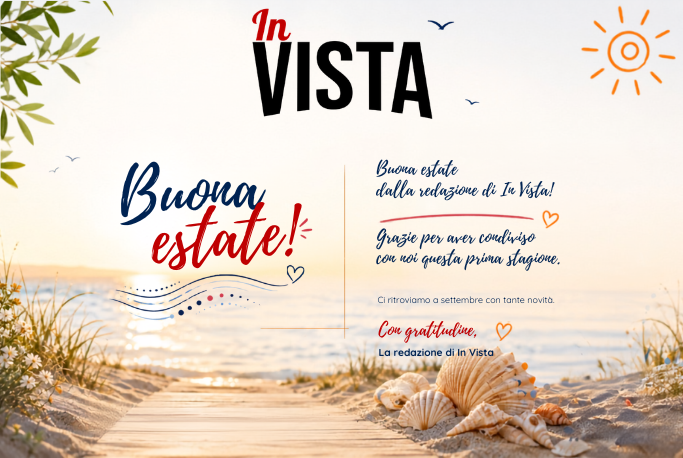 Cartolina digitale della redazione di In VISTA: Cartolina estiva augurale con sfondo di una spiaggia al tramonto, una passerella in legno verso il mare e conchiglie sulla sabbia. Riporta il logo "In VISTA" in alto e il messaggio augurale "Buona estate dalla redazione di In Vista! Grazie per aver condiviso con noi questa prima stagione. Ci ritroviamo a settembre con tante novità. Con gratitudine, La redazione di In Vista."